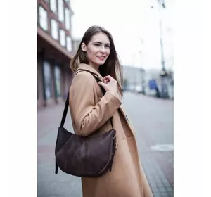 Кожаная женская сумка Круассан темно-коричневая